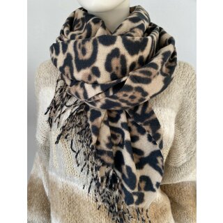 Kuscheliger Schal im LEO Look