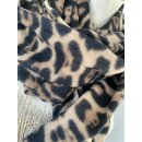 Kuscheliger Schal im LEO Look