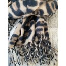 Kuscheliger Schal im LEO Look